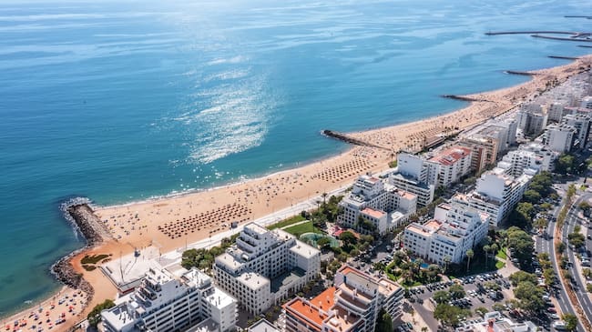 Vista aérea de la ciudad de Quarteira, una de las más afectadas.