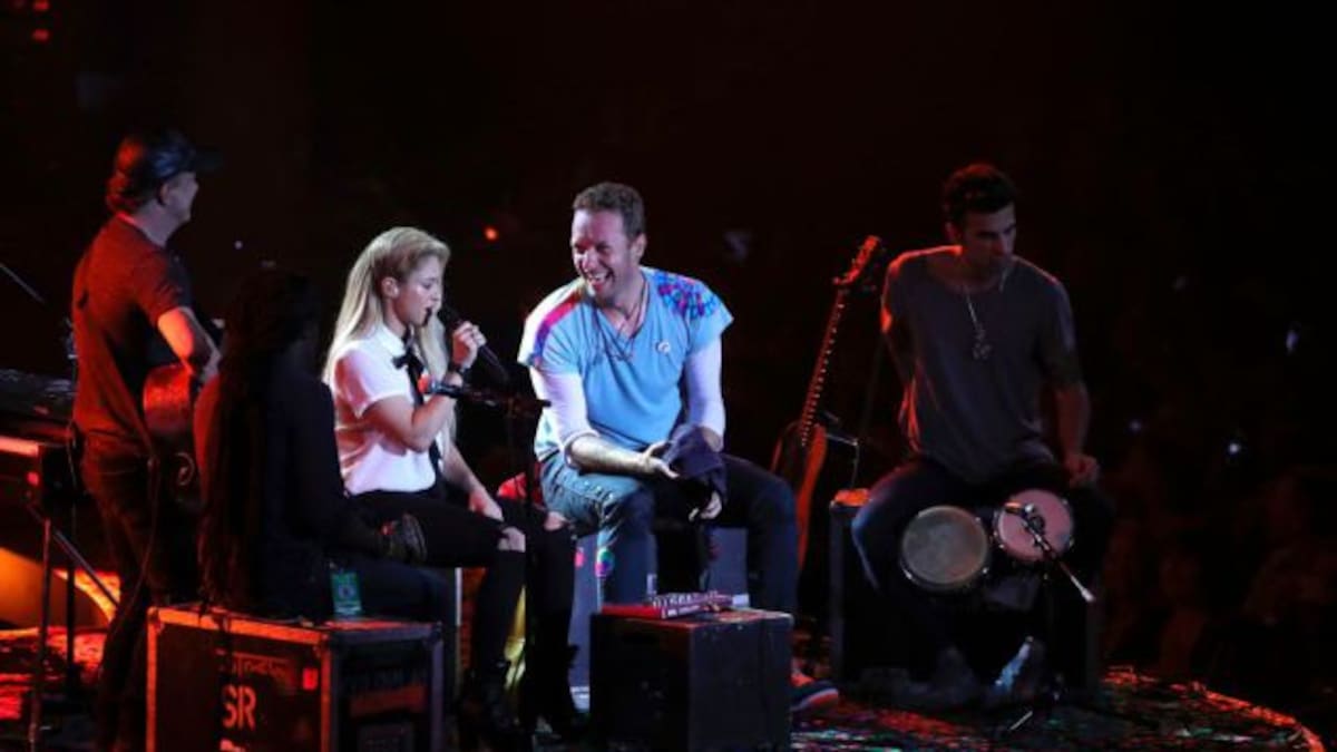 Chris Martin cantó en español "Me enamoré" y "Chantaje" junto a Shakira