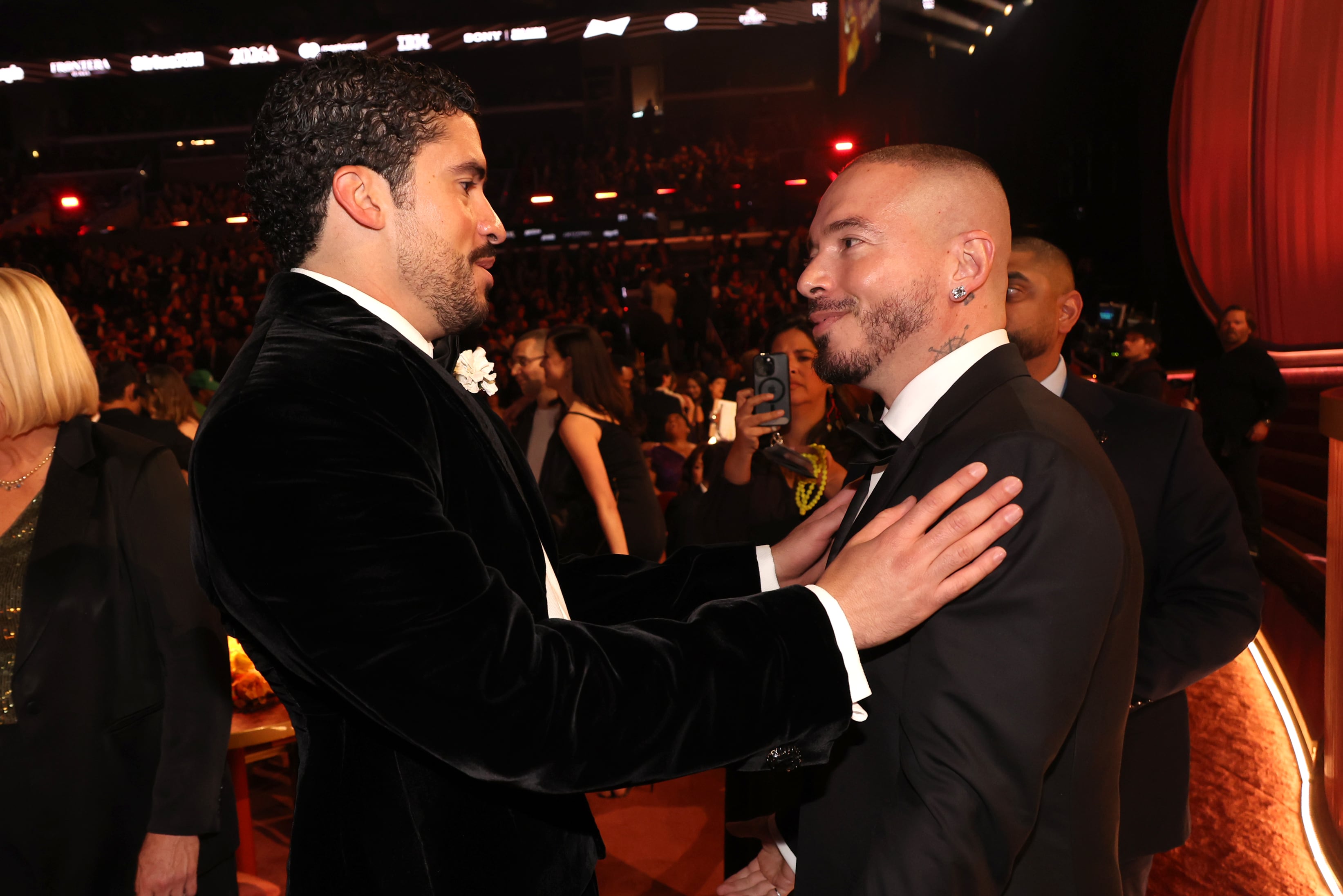 "Ahora nos llevamos muy bien, por cierto, nunca hemos tenido una pelea. Simplemente nos tomamos nuestro tiempo y ambos celebramos lo que está pasando entre nosotros. Ya sabes lo que hemos hecho por la cultura. Es realmente bonito. Y creo que él está en su mejor momento. Y yo siento que estoy en el momento más maduro de mi vida, en el que definitivamente puedo celebrar todas las victorias de mi gente", aseguraba Balvin confirmando su reconciliación con el puerrtorriqueño al que asegura que irá a ver a la Super Bowl.