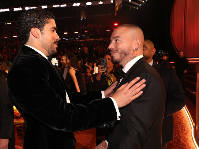 "Ahora nos llevamos muy bien, por cierto, nunca hemos tenido una pelea. Simplemente nos tomamos nuestro tiempo y ambos celebramos lo que está pasando entre nosotros. Ya sabes lo que hemos hecho por la cultura. Es realmente bonito. Y creo que él está en su mejor momento. Y yo siento que estoy en el momento más maduro de mi vida, en el que definitivamente puedo celebrar todas las victorias de mi gente", aseguraba Balvin confirmando su reconciliación con el puerrtorriqueño al que asegura que irá a ver a la Super Bowl.