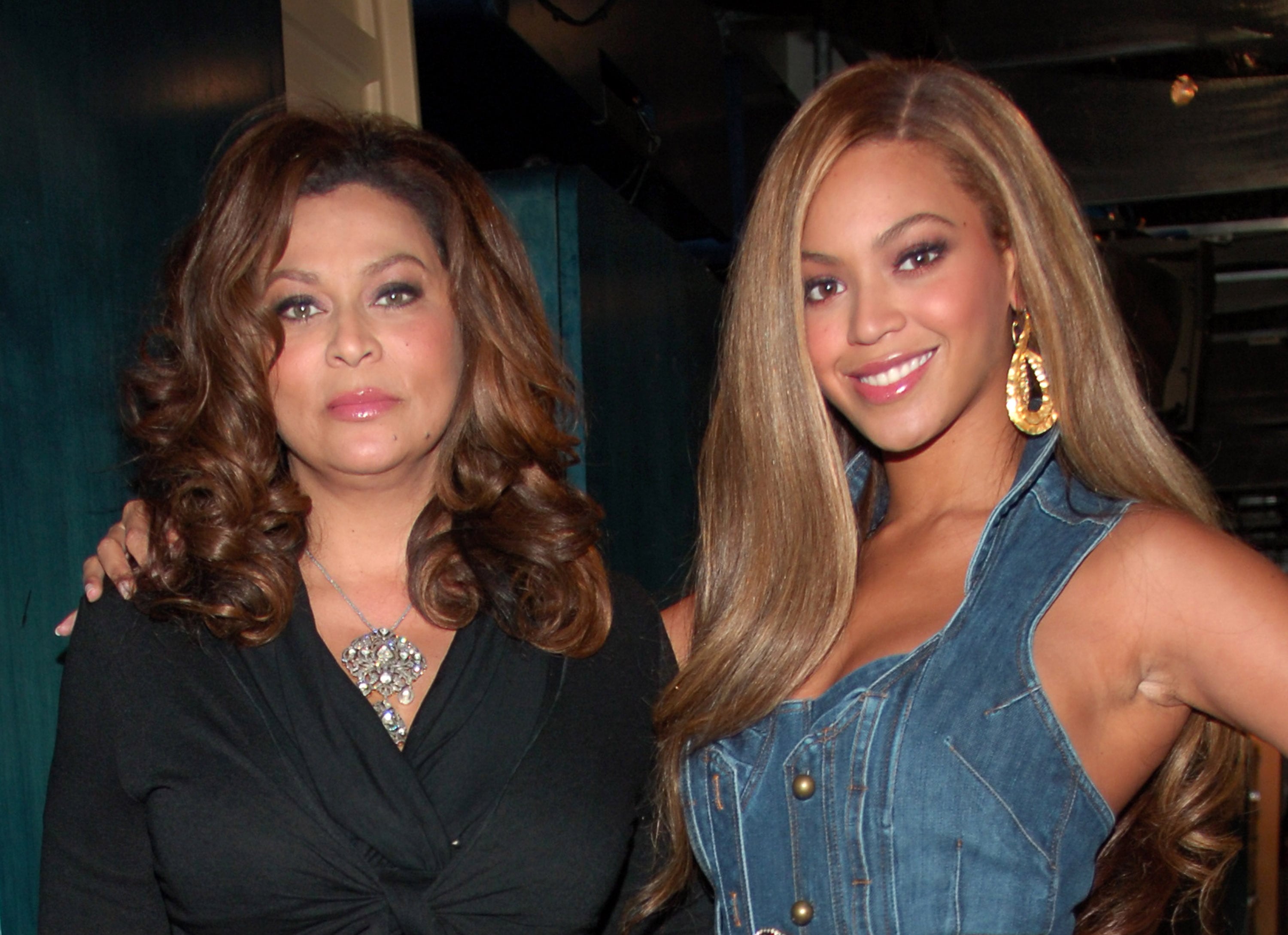 Beyoncé y su madre, Tina Knowles, en 2005.