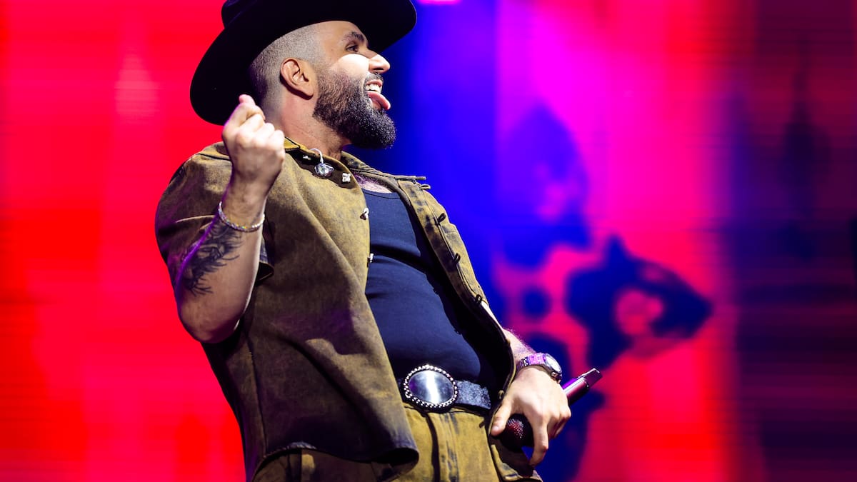 Carín León se enamora y encuentra a 'La Buena' en su nueva canción