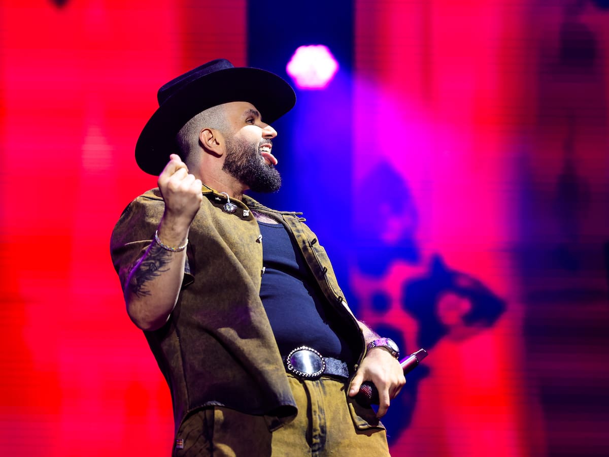 Carín León se enamora y encuentra a 'La Buena' en su nueva canción