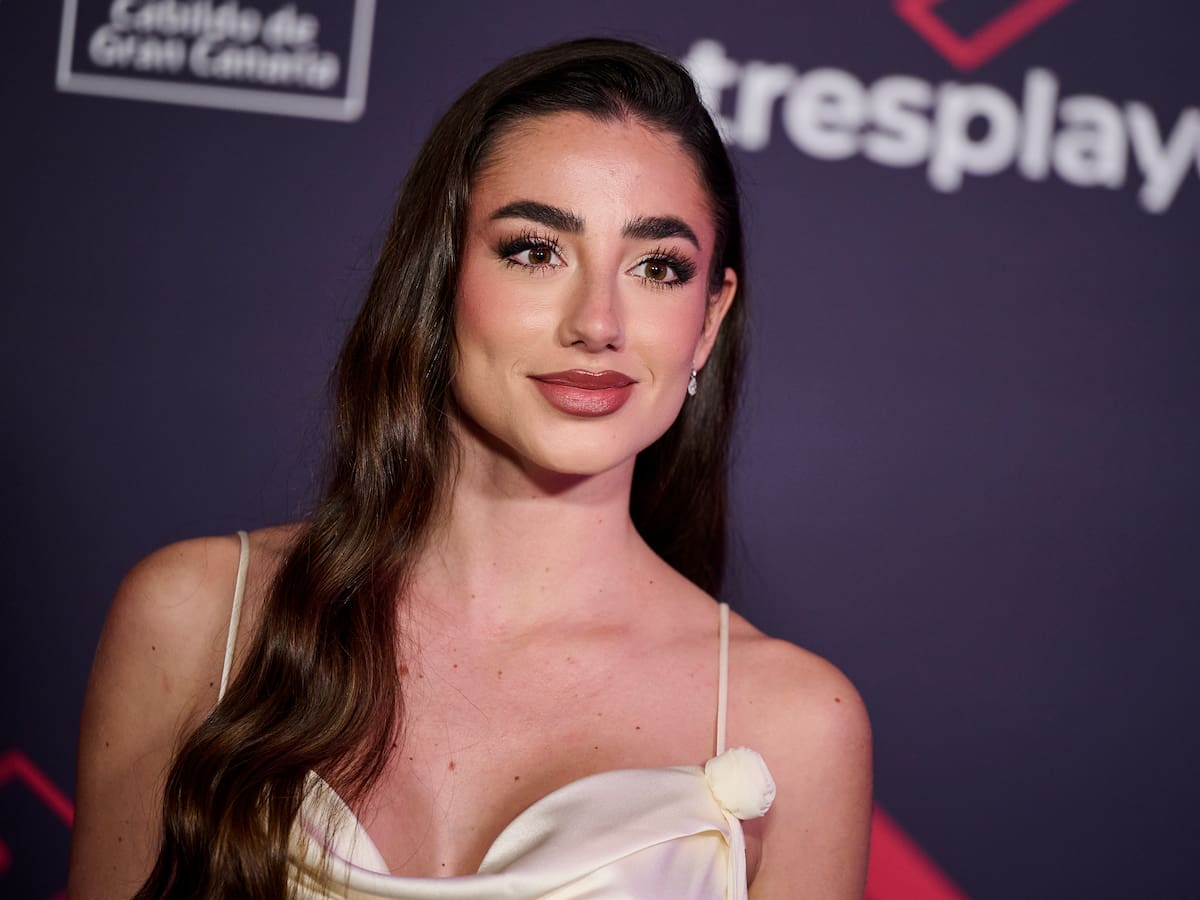 Todas las pullitas de Lola Lolita en el 'El entierro del año': de su polémica con Nil Ojeada a la de Fabiana Sevillano