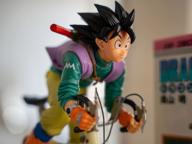 Figura de Goku en bicicleta de Banpresto