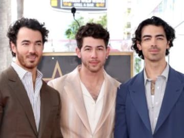 Jonas Brothers retrasa el lanzamiento de su disco ‘The Album’