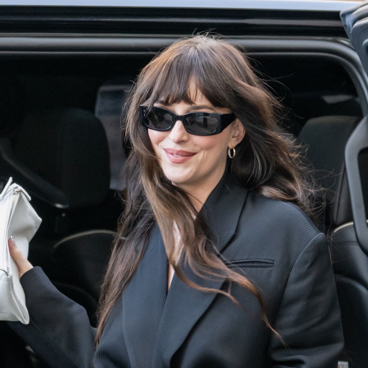 Chris Martin (Coldplay) queda en el pasado: Otro músico ocupa el corazón de Dakota Johnson, 8 años más joven que ella y chico Netflix