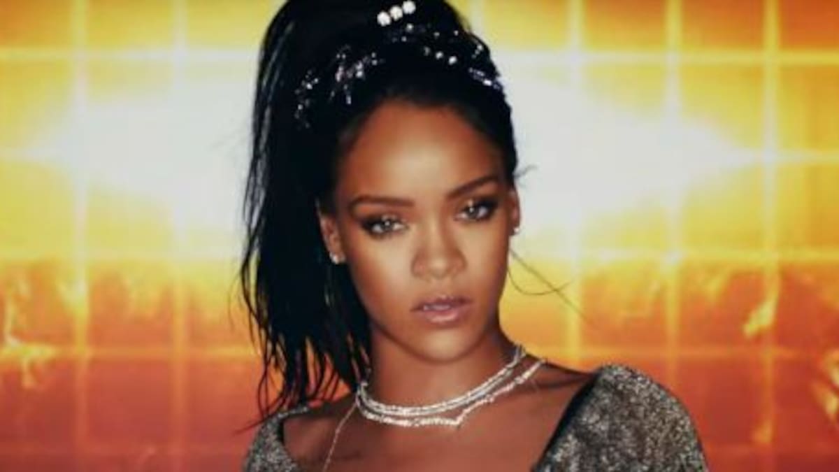 Rihanna no pudo contener las lágrimas arriba del escenario