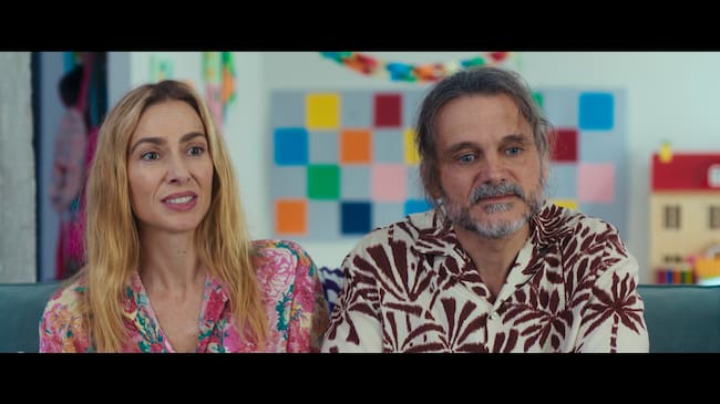 La familia de '3 de más'. / Warner España