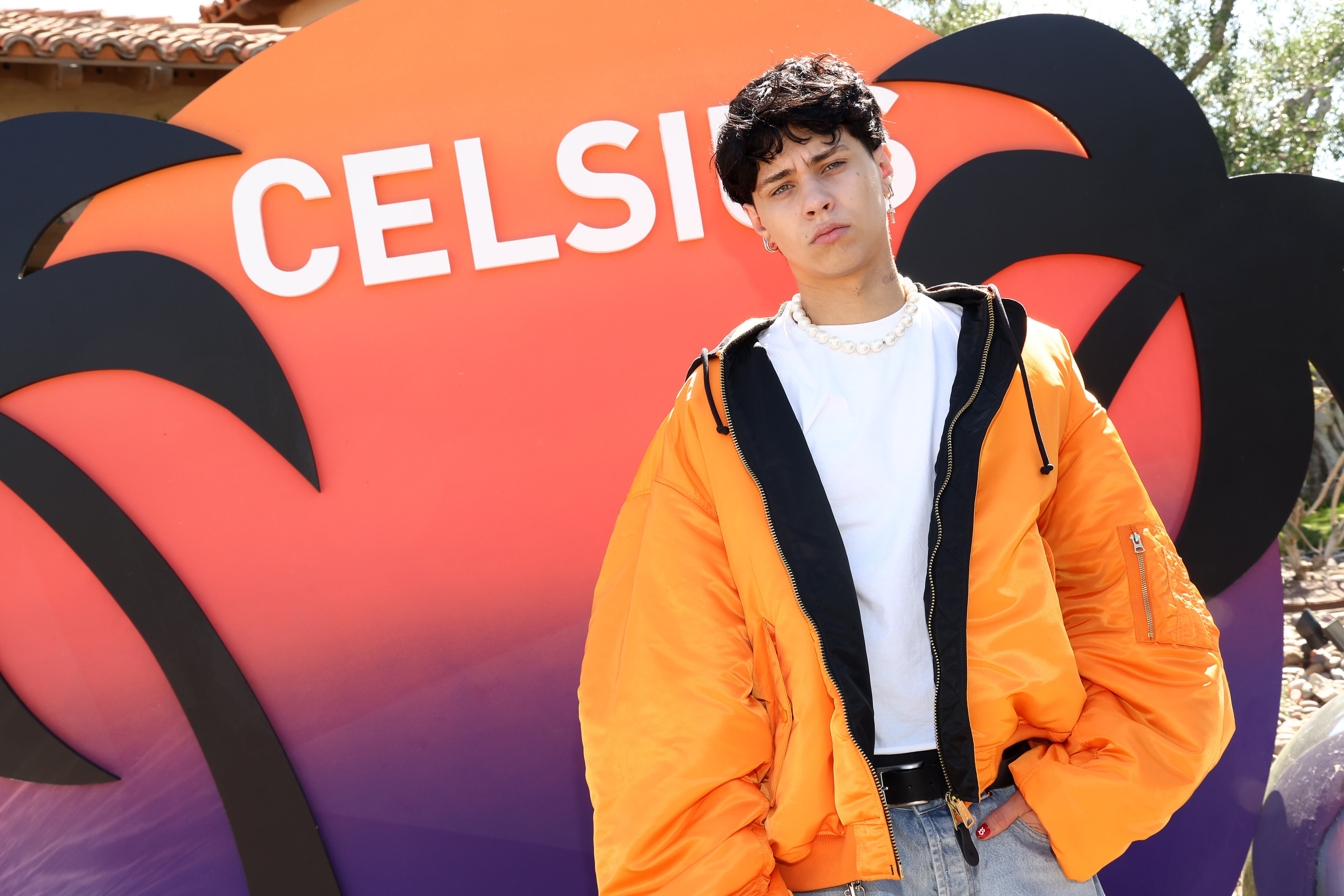 Entre los muchos rostros conocidos que se han pasado por el festival hemos encontrado en el Landon Barker, el hijo de Traver Barker, marido de Kourtney Kardashian y batería de Blink 182.