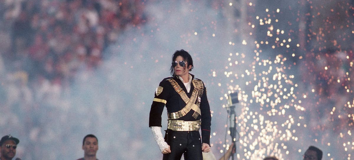 Michael Jackson durante el medio tiempo de la Super Bowl de Pasadena, California en 1993.