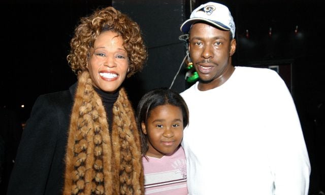 Whitney Houston con su hija, Bobby Kristina, y su marido Bobby Brown.