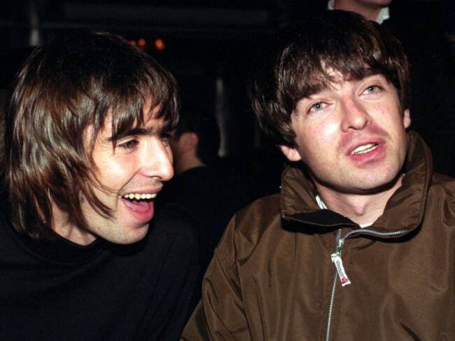 Liam y Noel Gallagher en 1996.
