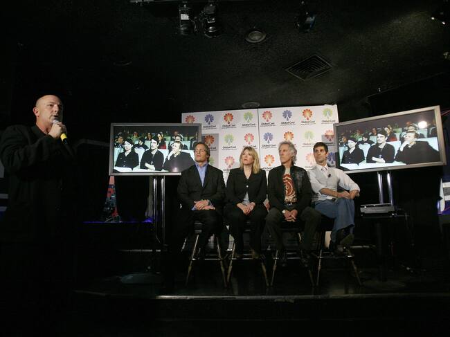 Larry Winokur, Julian Knight, Debbie Levin, John Densmore y Perry Farrell