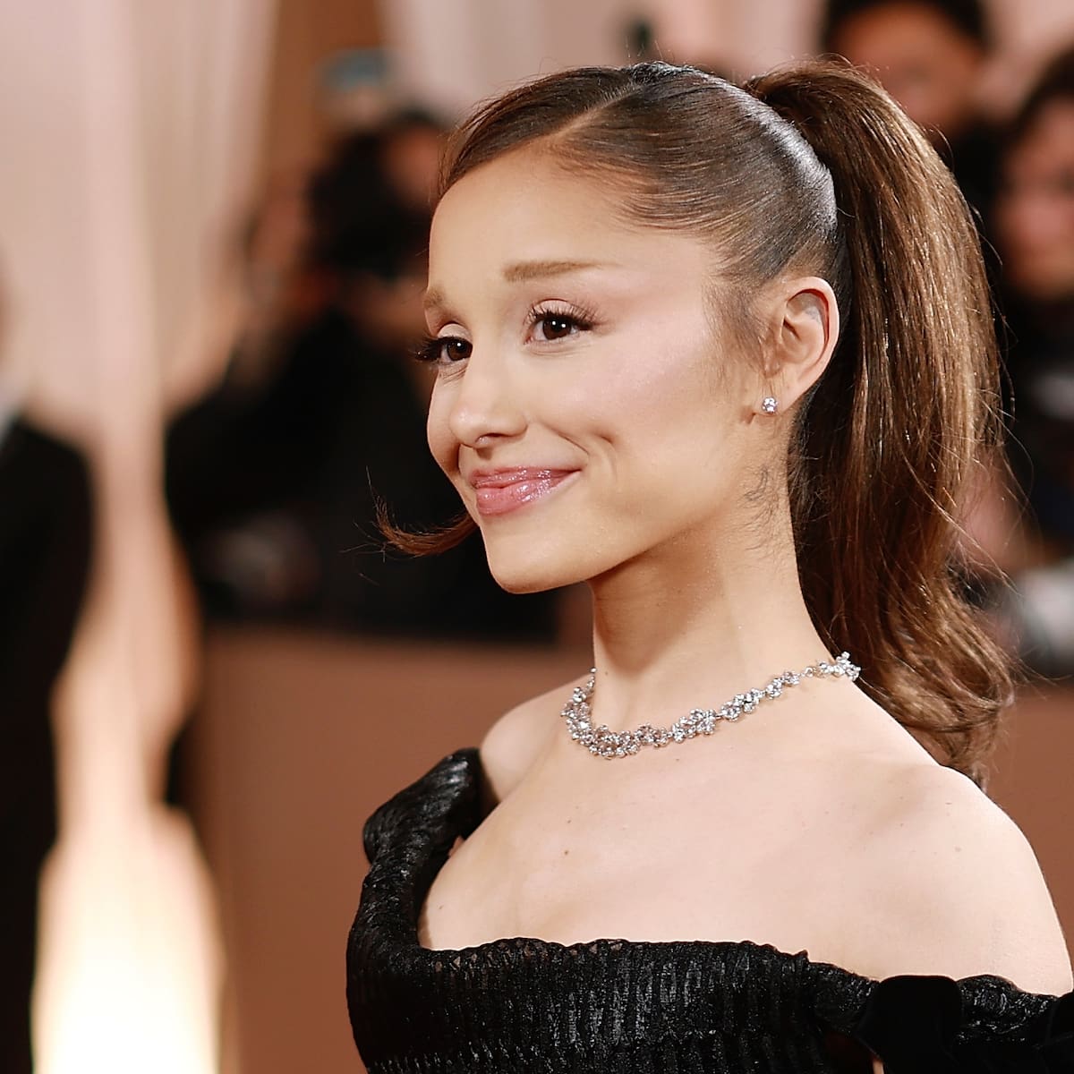 Ariana Grande celebra dos años de ‘Eternal Sunshine’ con un doble platino
