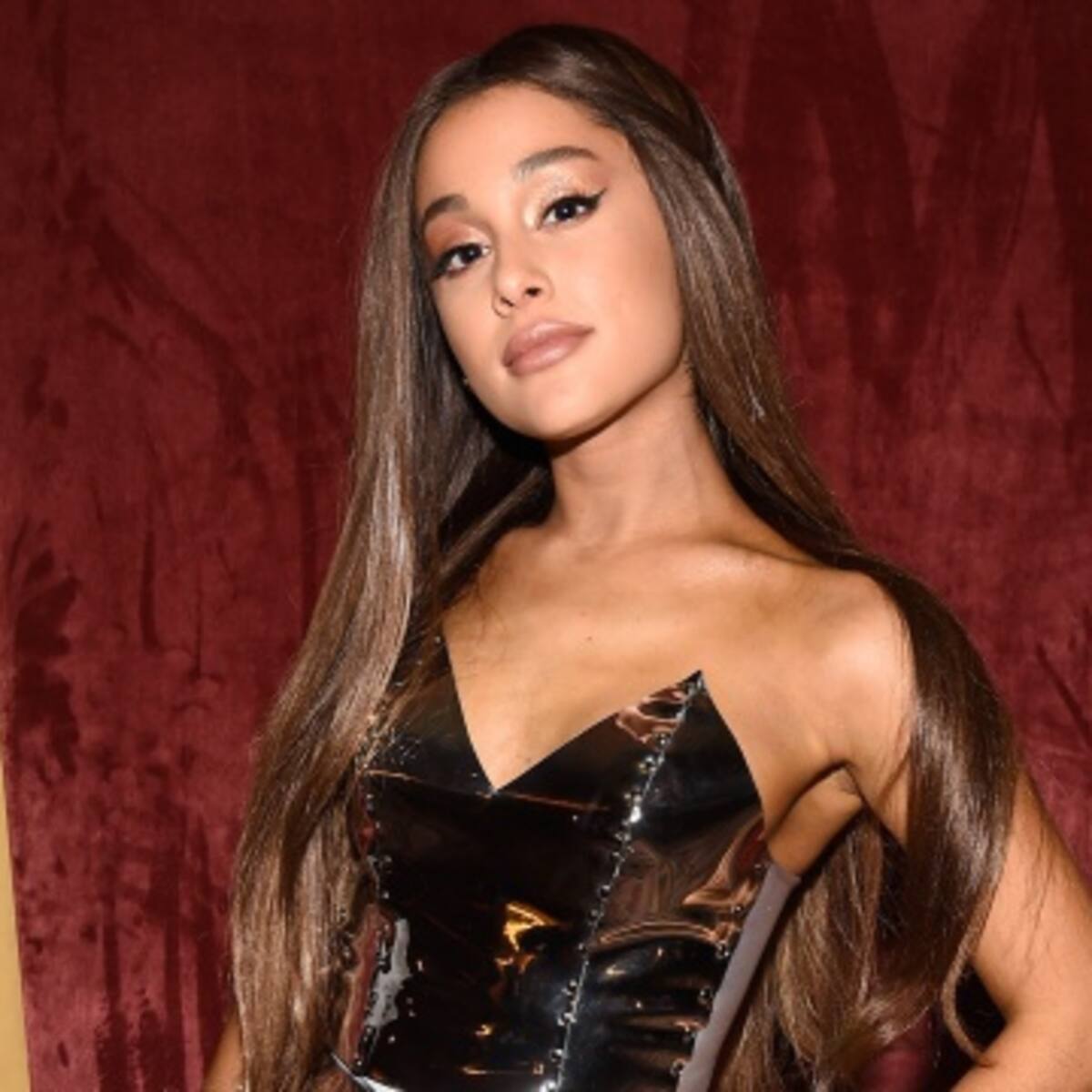 Ariana Grande regresa con canción para sus ex novios
