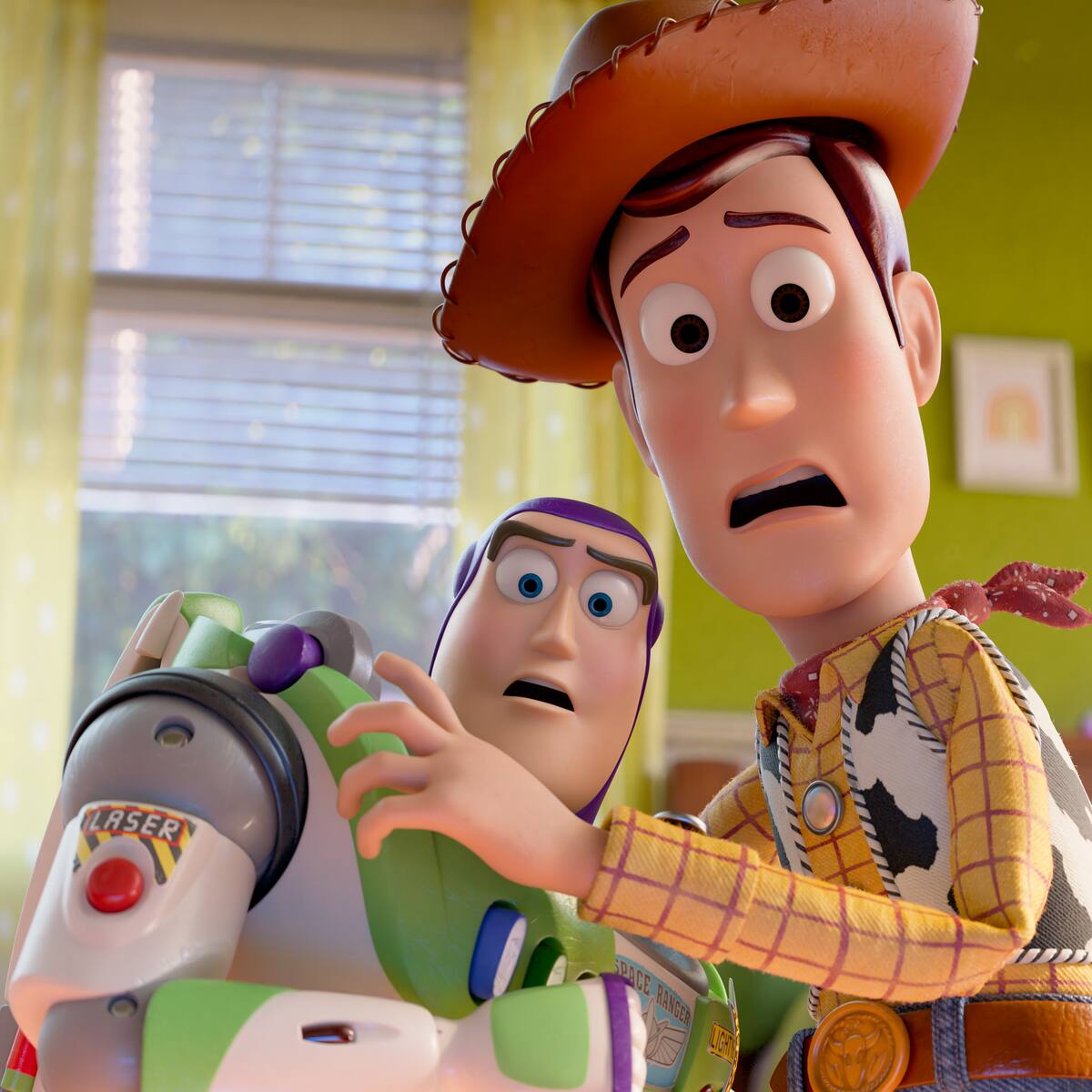 Primer tráiler de 'Toy Story 5': el terror de las pantallas y los niños, muchos Buzz Lightyear y el esperadísimo regreso de Woody