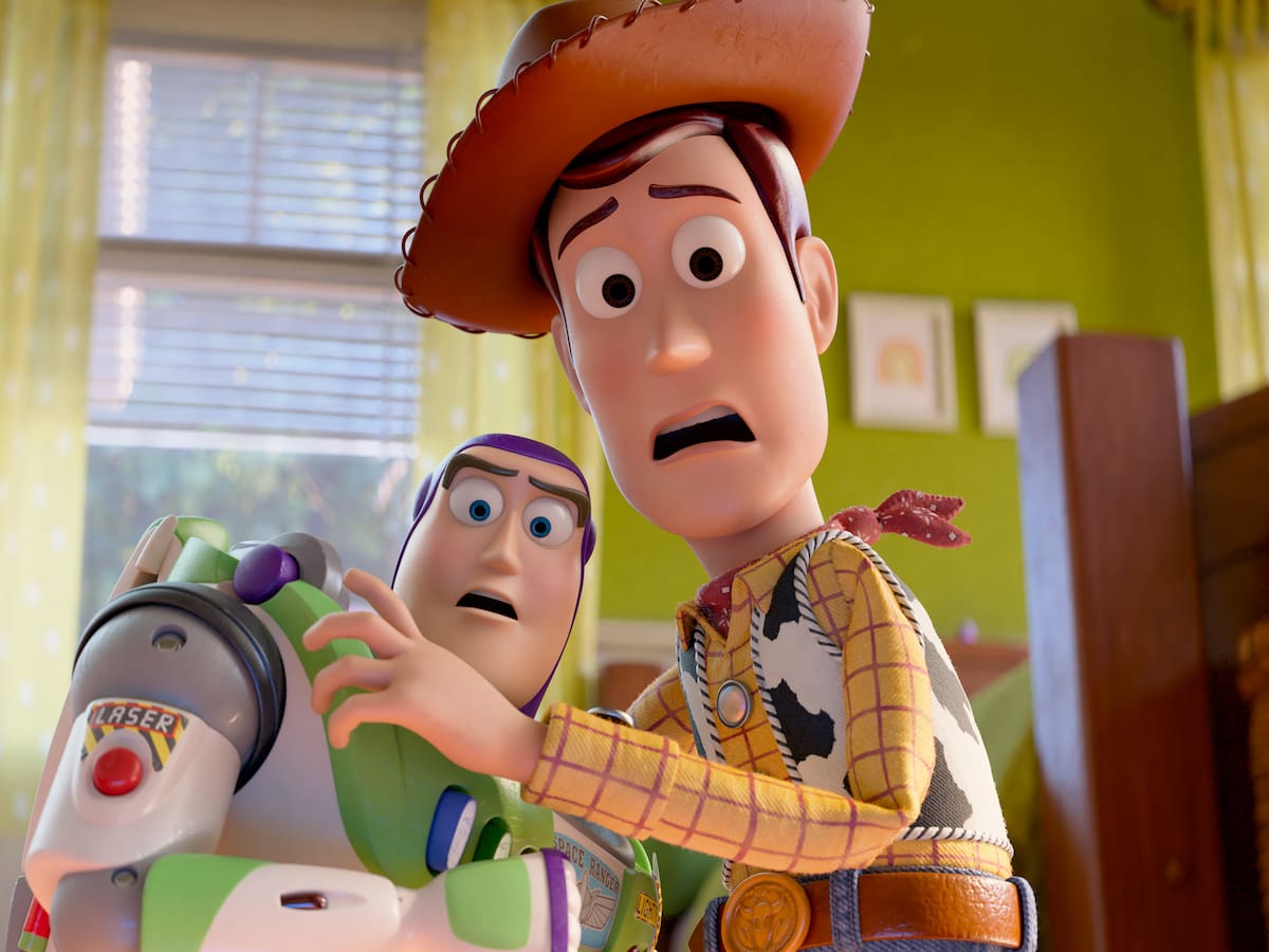 Primer tráiler de 'Toy Story 5': el terror de las pantallas y los niños, muchos Buzz Lightyear y el esperadísimo regreso de Woody