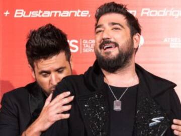 Pablo López y Antonio Orozco: Besos y abrazos sobre el escenario