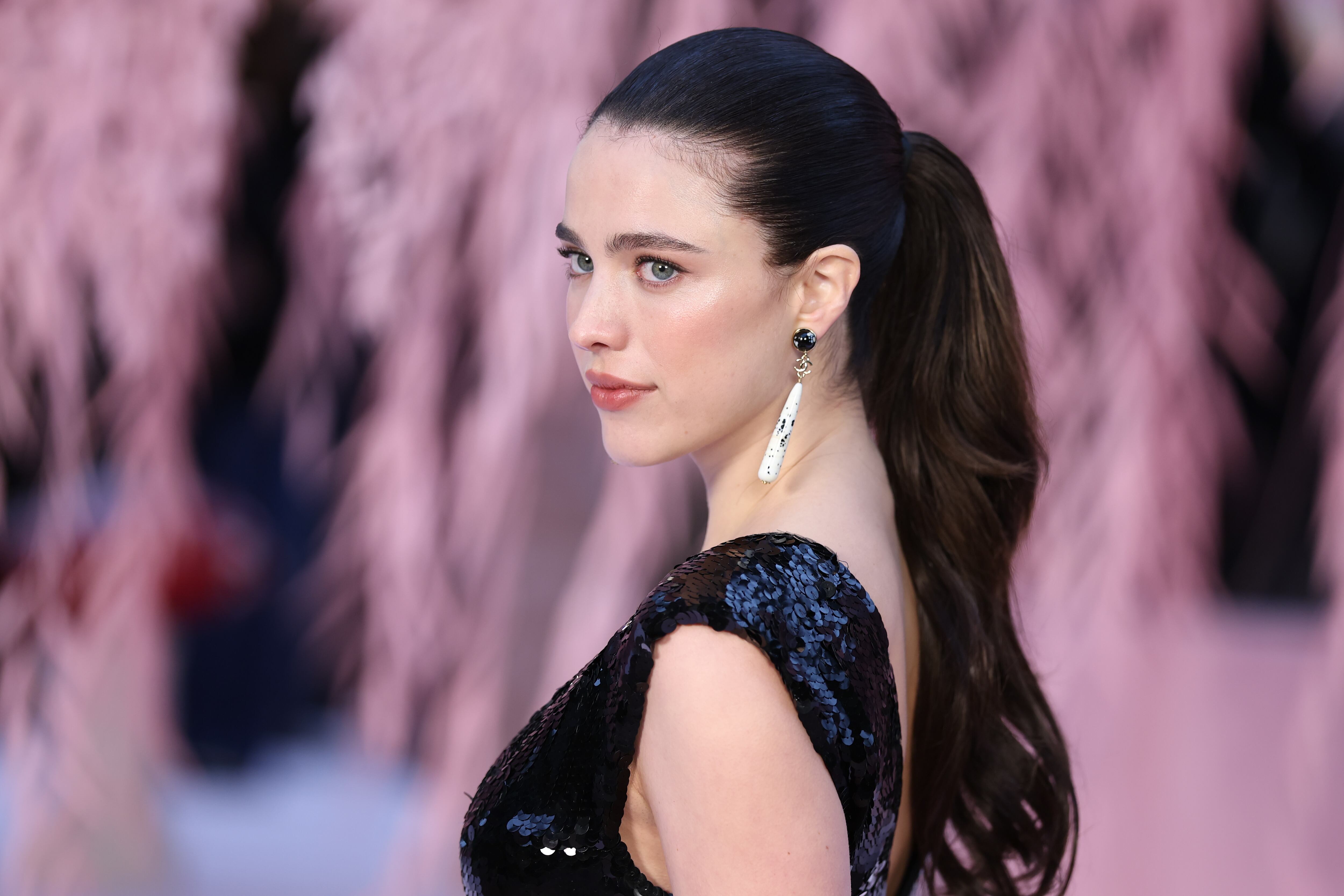 Margaret Qualley en la Paris Fashion Week, enero de 2026