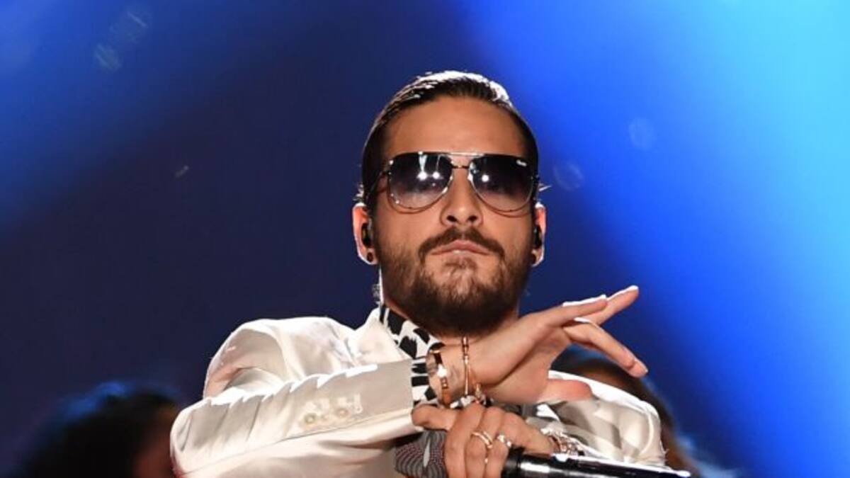 Maluma da el concierto de su vida con amigos y beso a su novia en el escenario