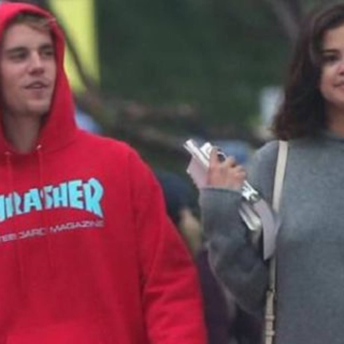 ¿Justin Bieber y Selena Gómez se besaron en una iglesia?