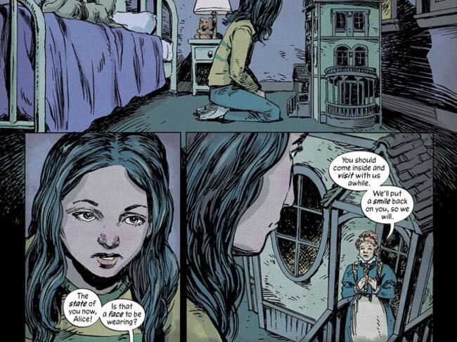 Alice habla con una de las habitantes de la casa.