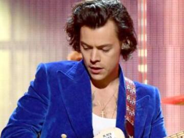 Harry Styles posa ultra sexy en la portada de Vogue
