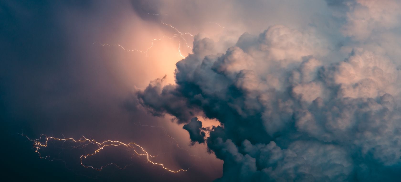 La AEMET activa alertas amarillas por fuertes lluvias y tormentas.