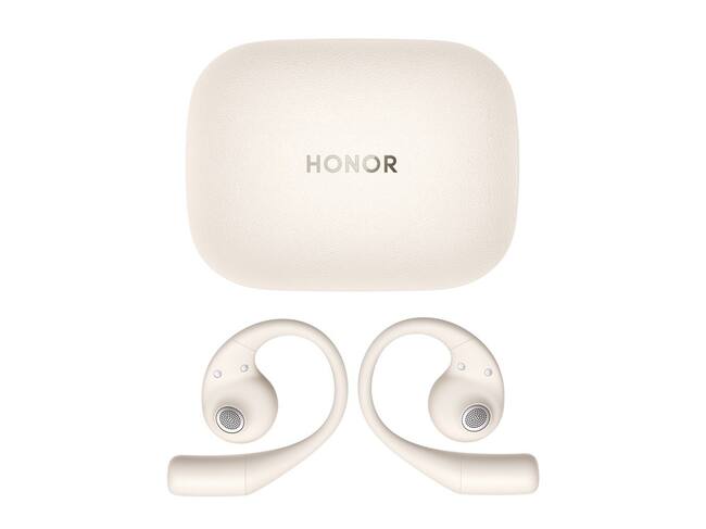 Auriculares sobre oreja de Honor.