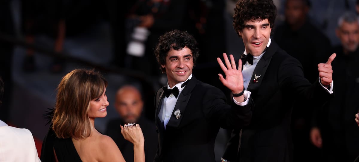 Penélope Cruz, Javier Ambrossi y Javier Calvo en la proyección de 'La Bola Negra' durante la 79.ª edición del Festival de Cine de Cannes, celebrada en el Palais des Festivals el 21 de mayo de 2026 en Cannes, Francia.