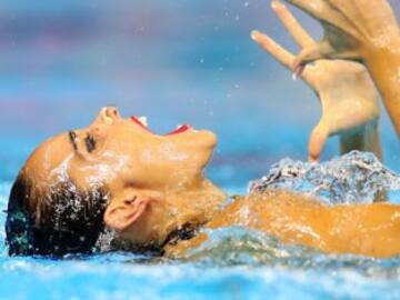 Ona Carbonell se pone el bañador tras la cuarentena postparto