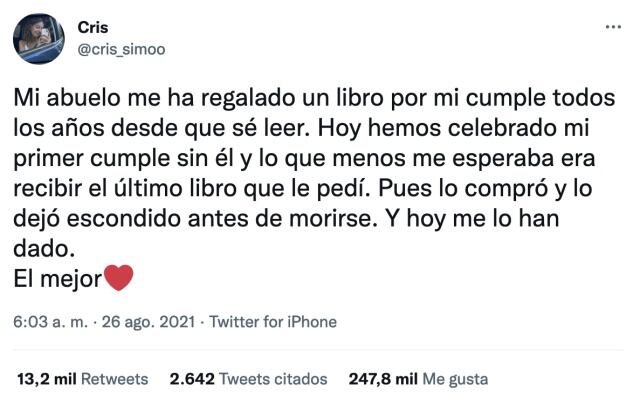 Su abuelo falleció hace un año pero le dejó un libro escondido para su cumpleaños