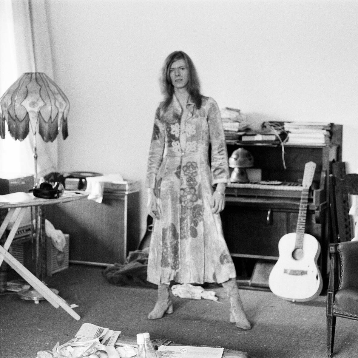 Los vestidos de David Bowie causaron un gran revuelo la primera vez que cruzó el Atlántico: “Un tipo… me llamó marica”