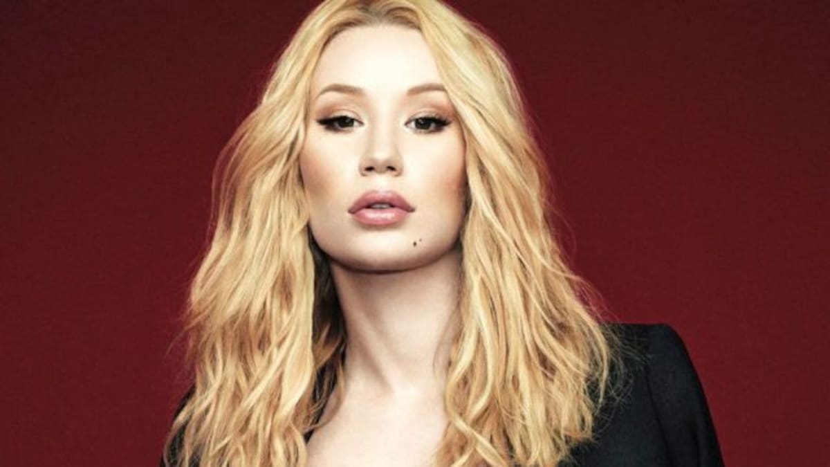Iggy Azalea estrena nuevo single y topless