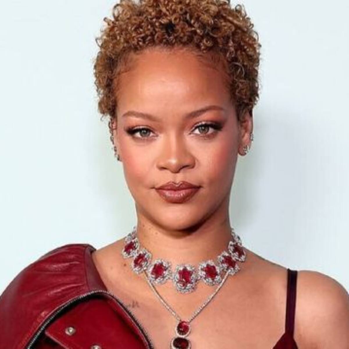 Rihanna confirma que trabaja en su nuevo álbum
