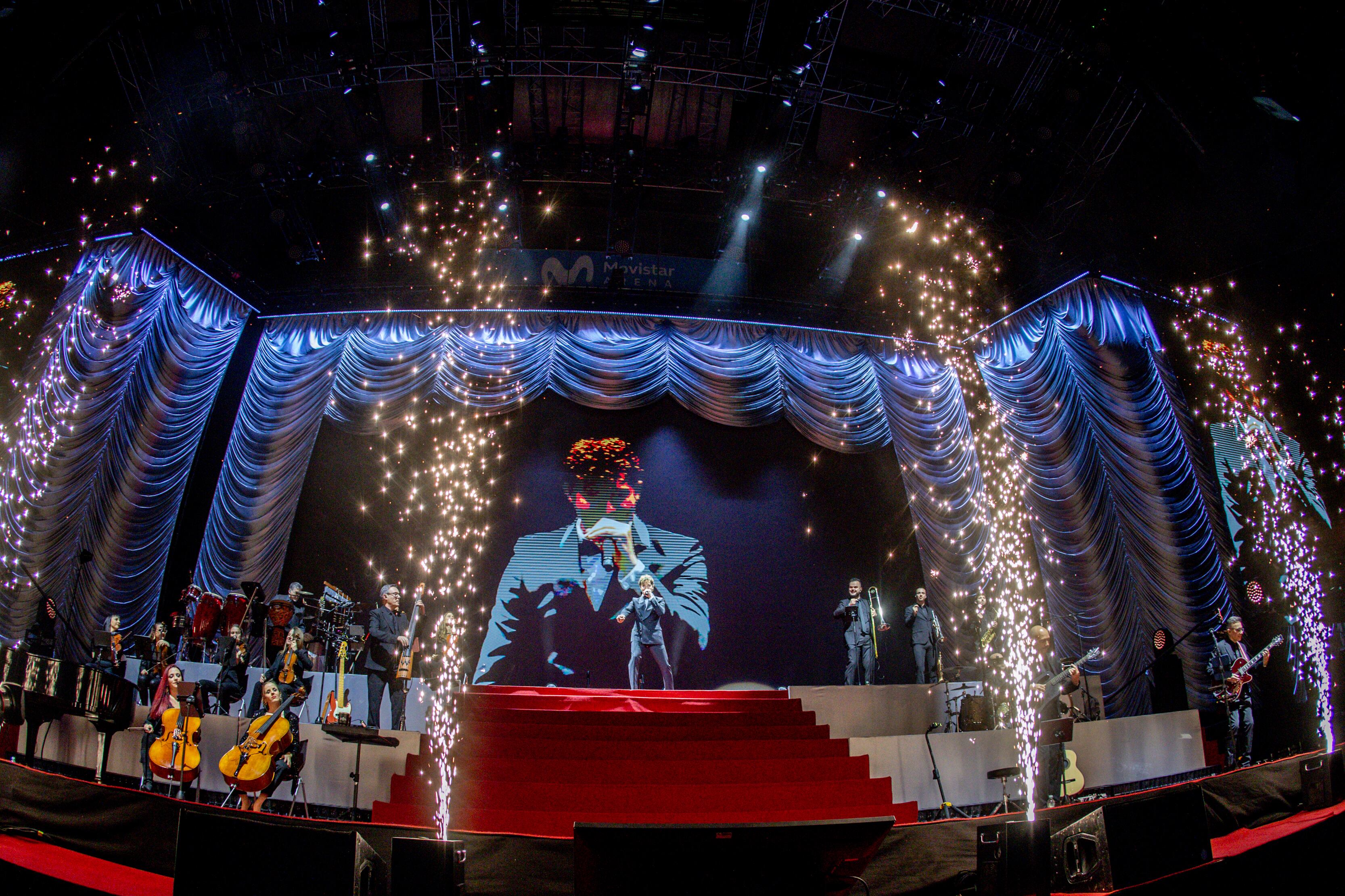 David Bisbal actuando en el Movistar Arena de Madrid con su gira ''Todo es posible en Navidad'. / Ricardo Rubio/Europa Press via Getty