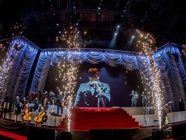 David Bisbal actuando en el Movistar Arena de Madrid con su gira ''Todo es posible en Navidad'. / Ricardo Rubio/Europa Press via Getty