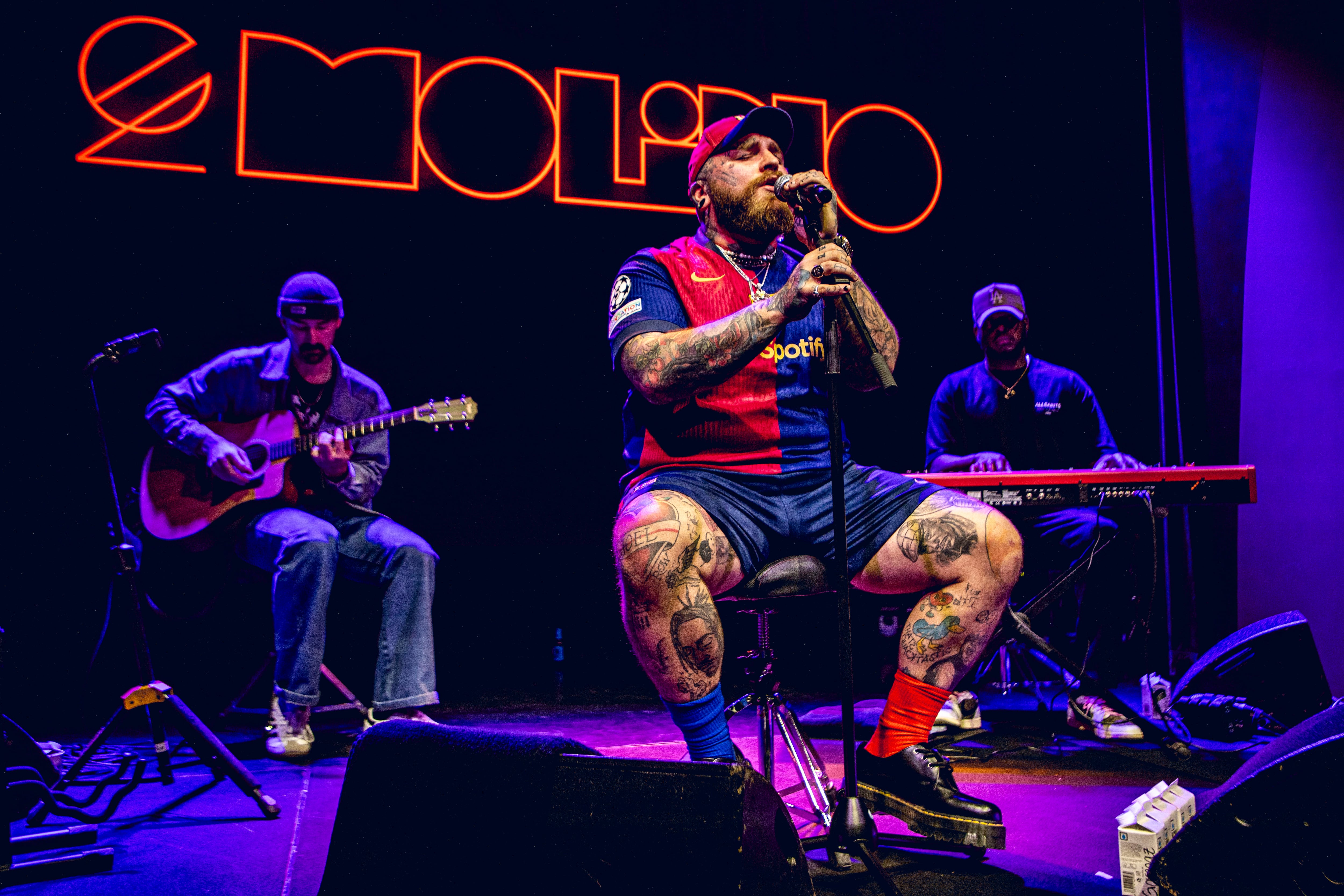 Teddy Swims y su banda en Barcelona.