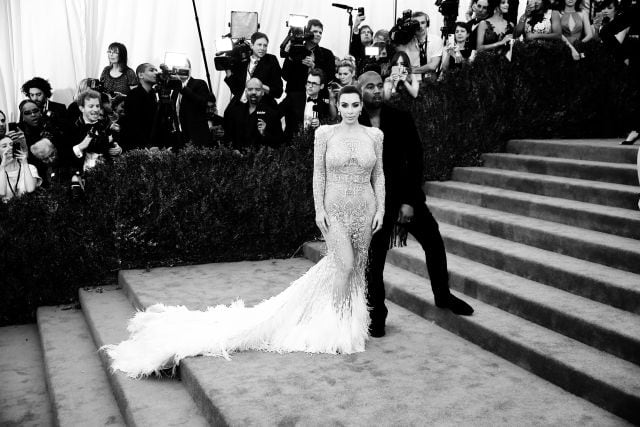 Kim Kardashian y Kaney West en la gala MET de 2015.