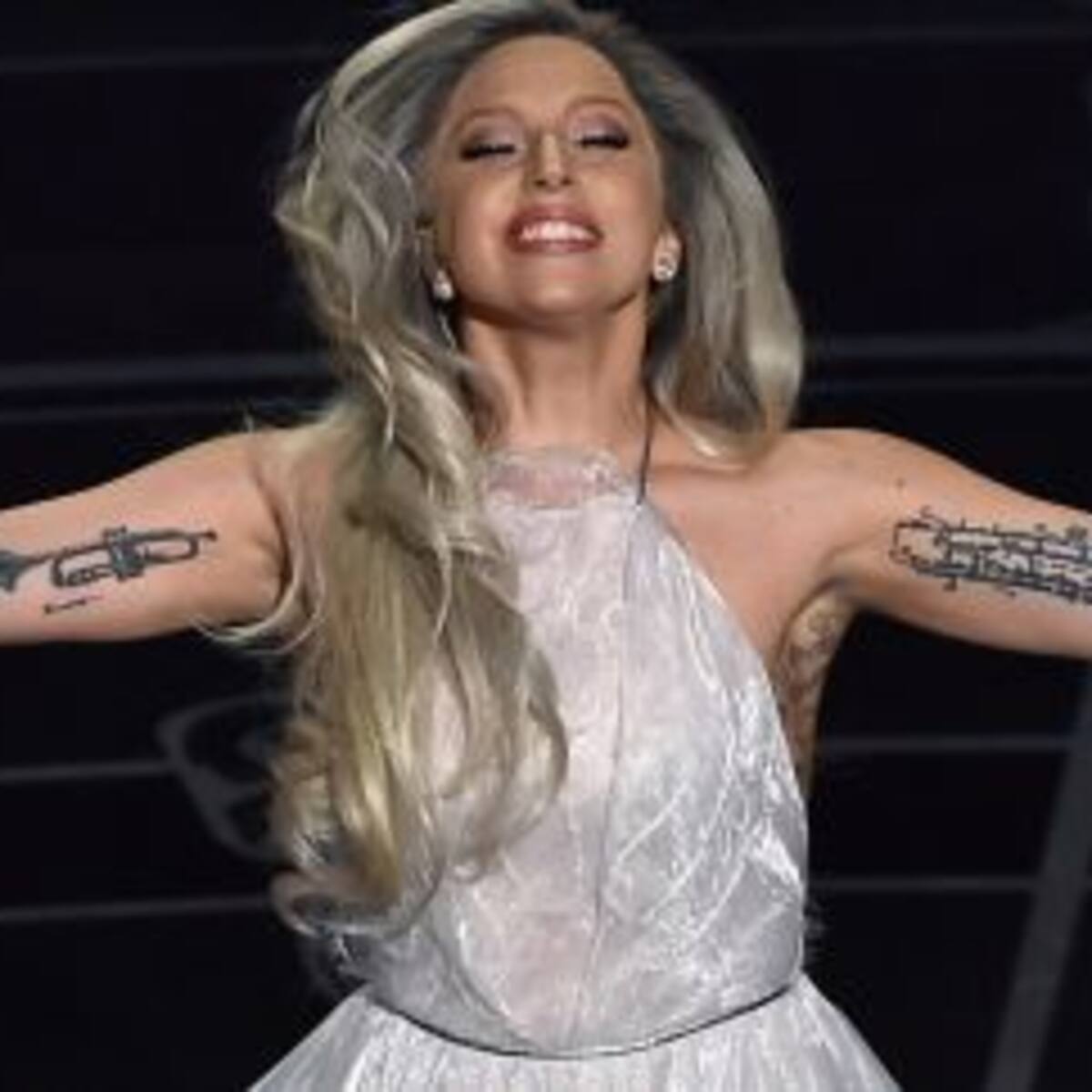 ¿Lady Gaga bajoneada tras romper su compromiso?