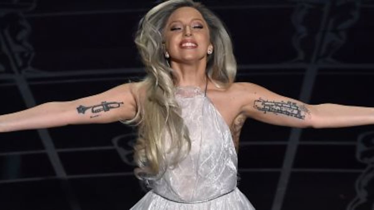 ¿Lady Gaga bajoneada tras romper su compromiso?