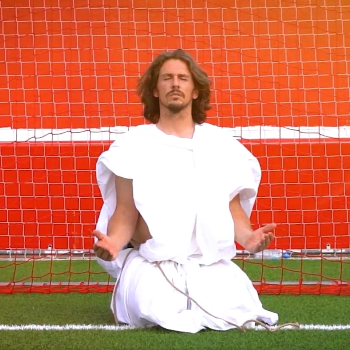 ¿Quién es Javi Poves y por qué le han inhabilitado 2 años en el fútbol español?