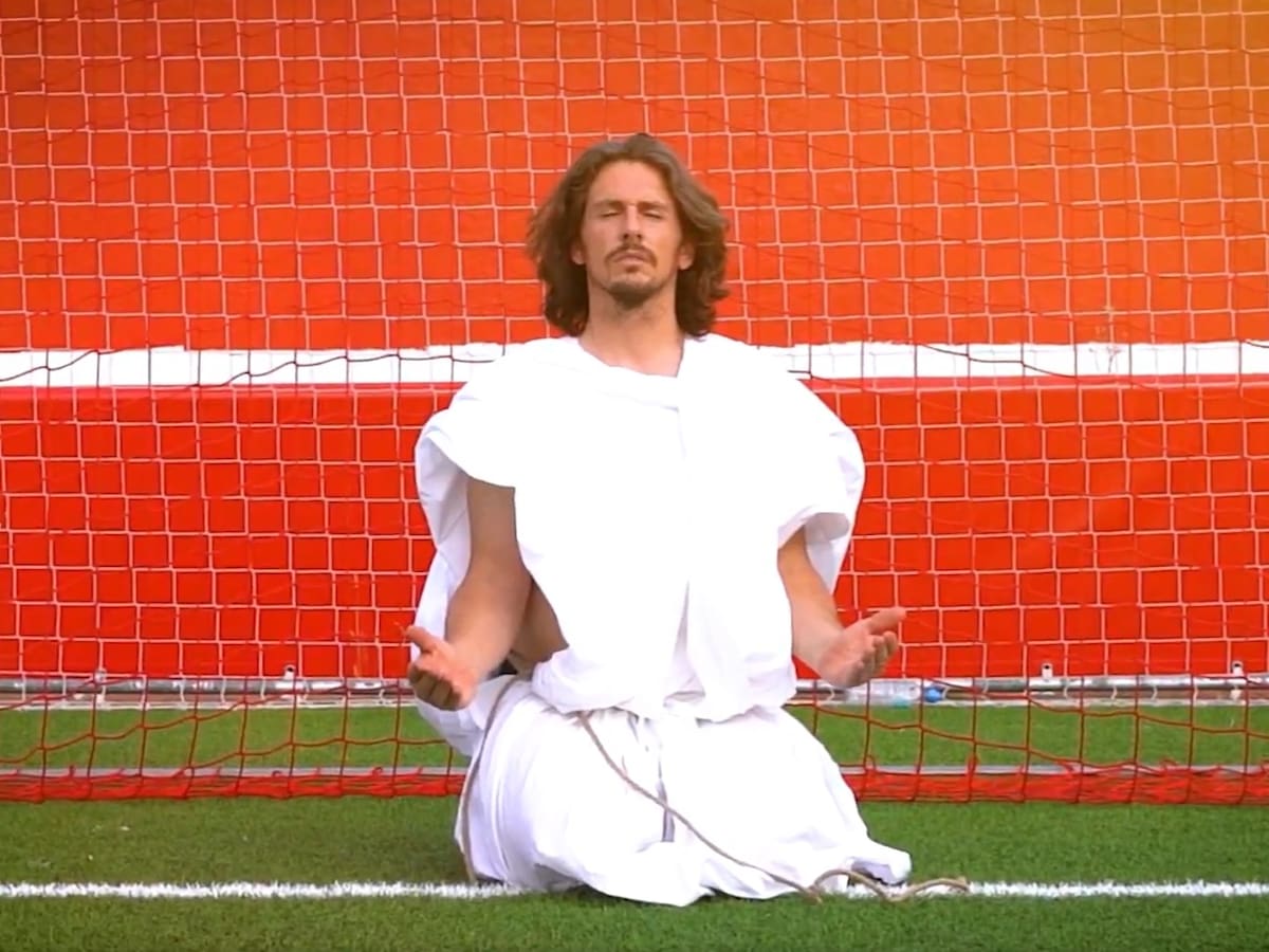 ¿Quién es Javi Poves y por qué le han inhabilitado 2 años en el fútbol español?