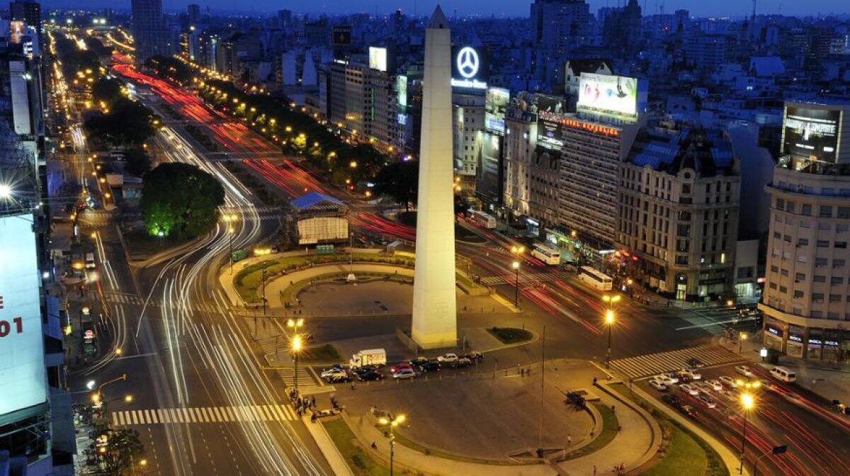 GÉMINIS: BUENOS AIRES Una ciudad con miles de propuestas para salir y conocer gente, el lugar ideal para las personas de Géminis.