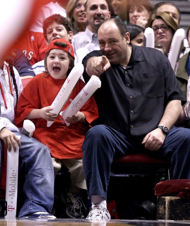 James Gandolfini y su hijo Michael durante un partido de baloncesto celebrado en Nueva Jersey en mayo de 2007