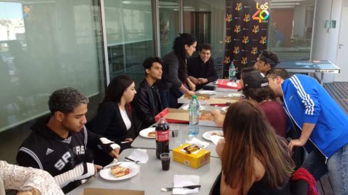 ¡Las ganadoras de LOS40 almorzaron con CNCO!