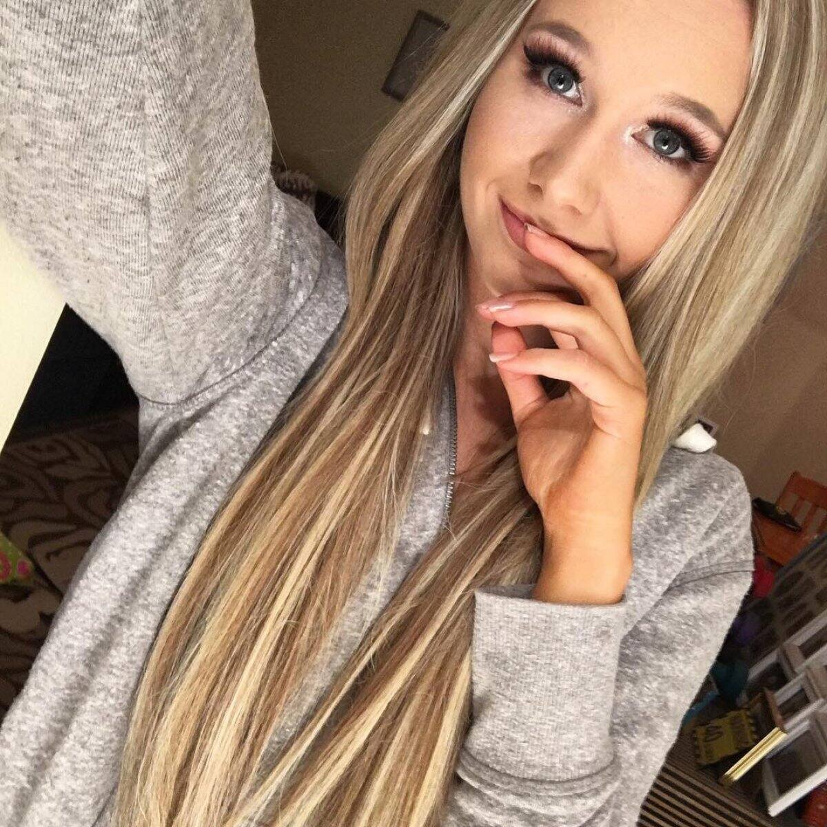 #Fingermouthing
