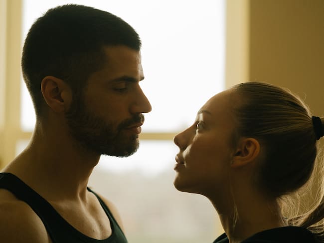 Diego Hugo García y Ester Expósito, en 'Enfrentados: Marfil'.