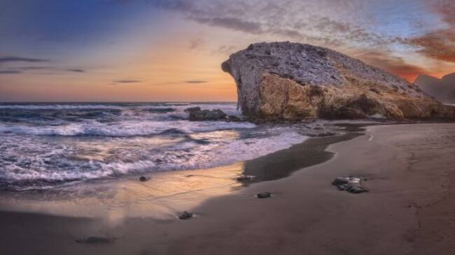 Una playa para disfrutar en pareja.
